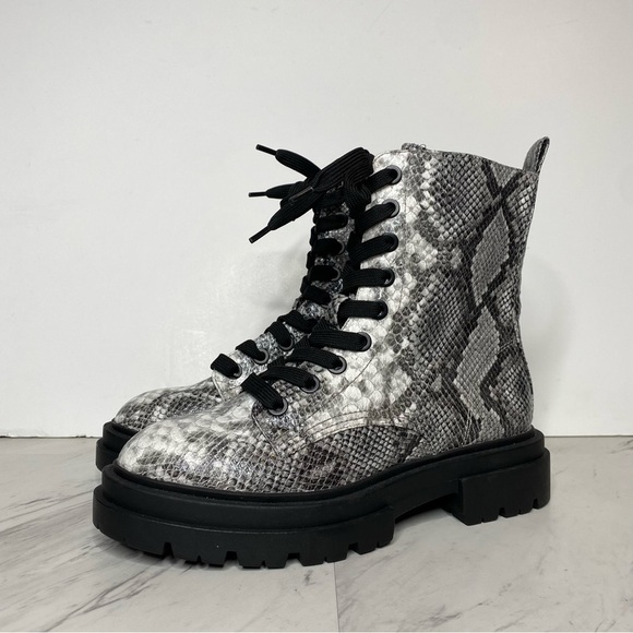 New! DV Dolce Vita Flume Snakeskin Faux Leather Lace Up Bootie 8 1/2 - Picture 14 of 14